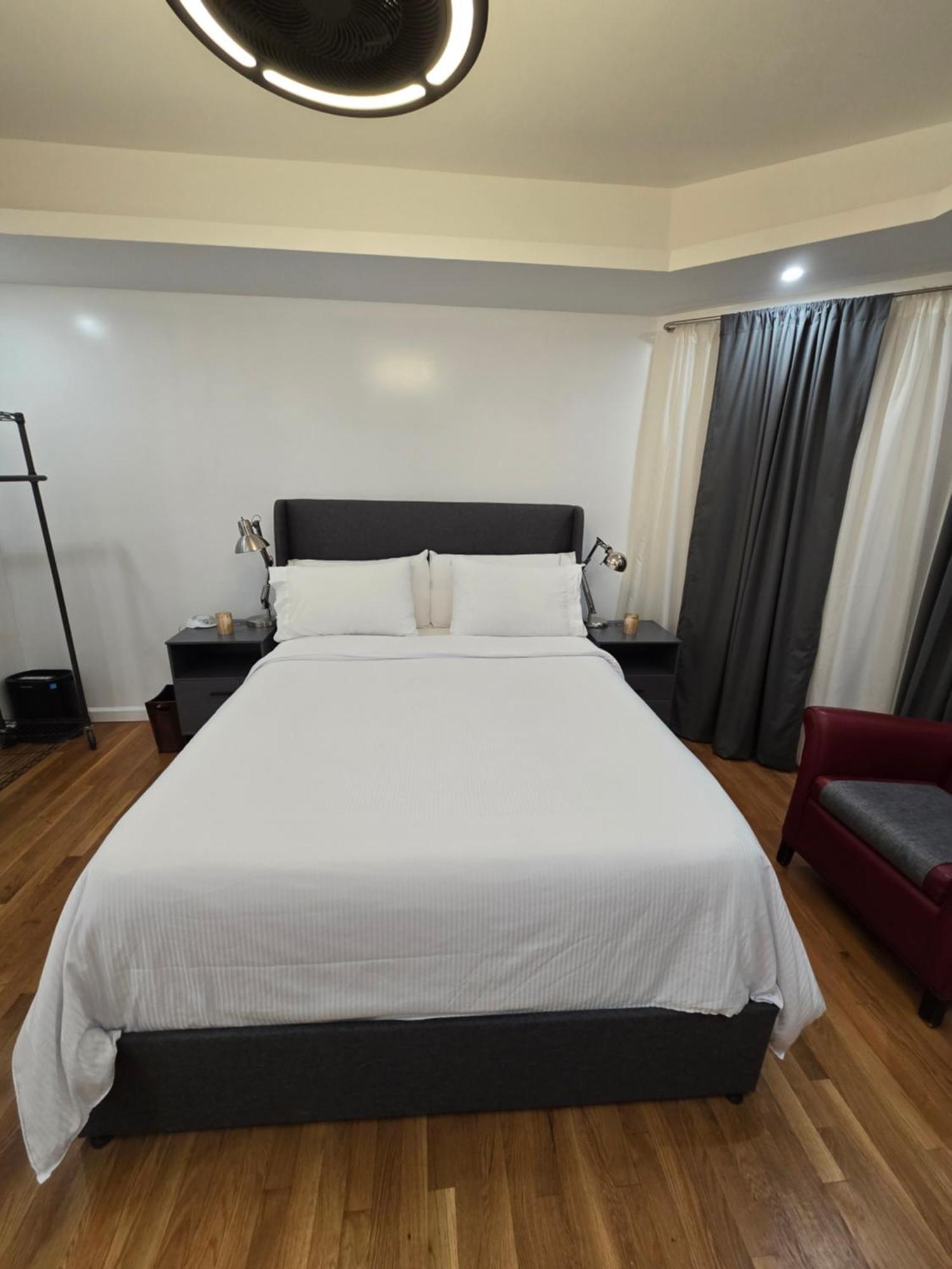 Beautiful Boston Bedroom - New Renovation Exterior photo