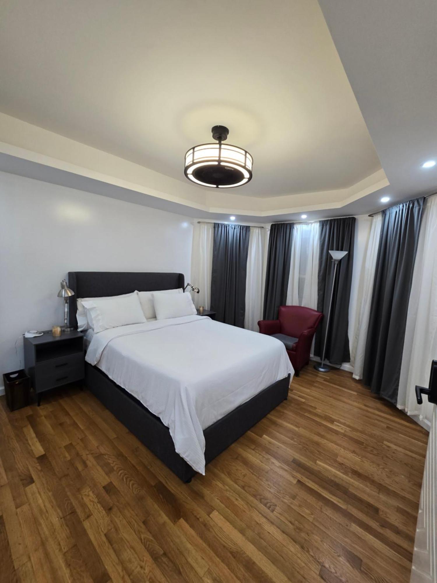Beautiful Boston Bedroom - New Renovation Exterior photo