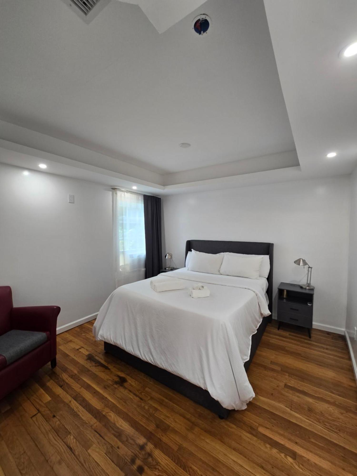 Beautiful Boston Bedroom - New Renovation Exterior photo